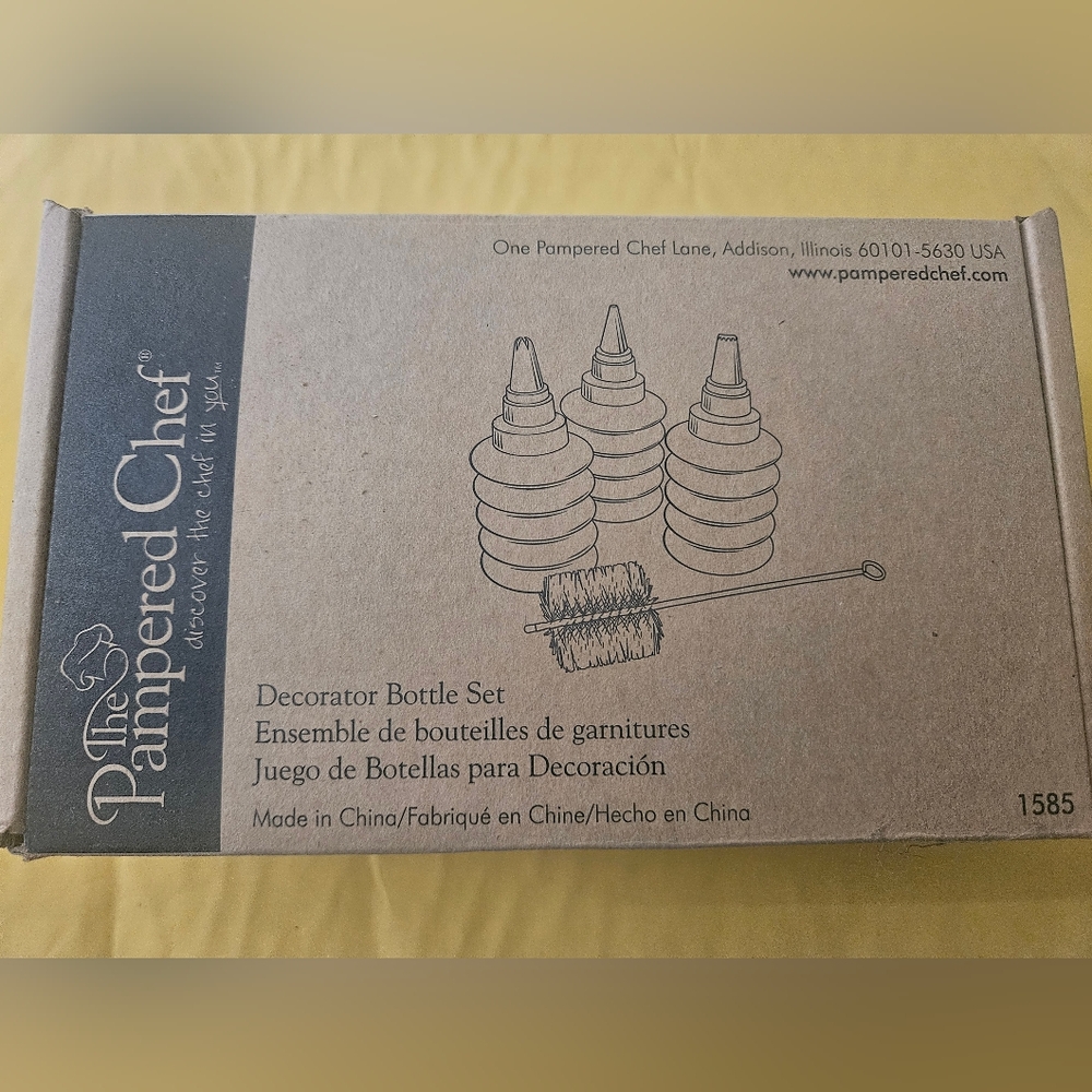 The Pampered Chef Decorator Bottle Set - 1585